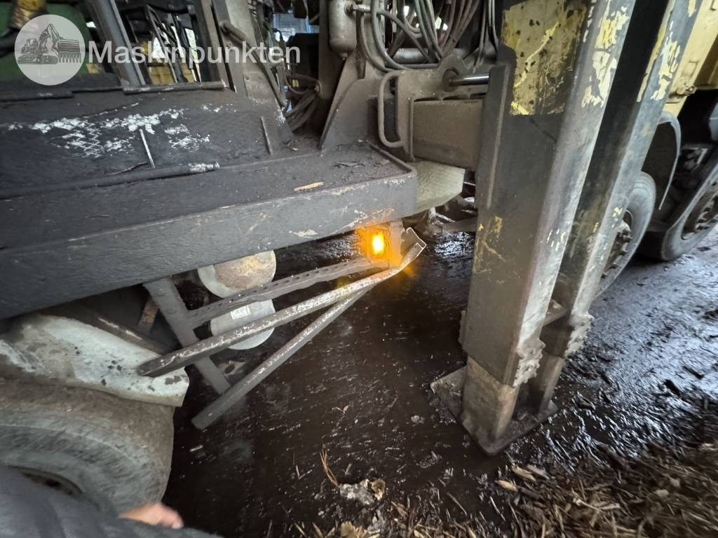 شاحنة قطع الأشجار Scania P 124 G med Timberman: صور 27