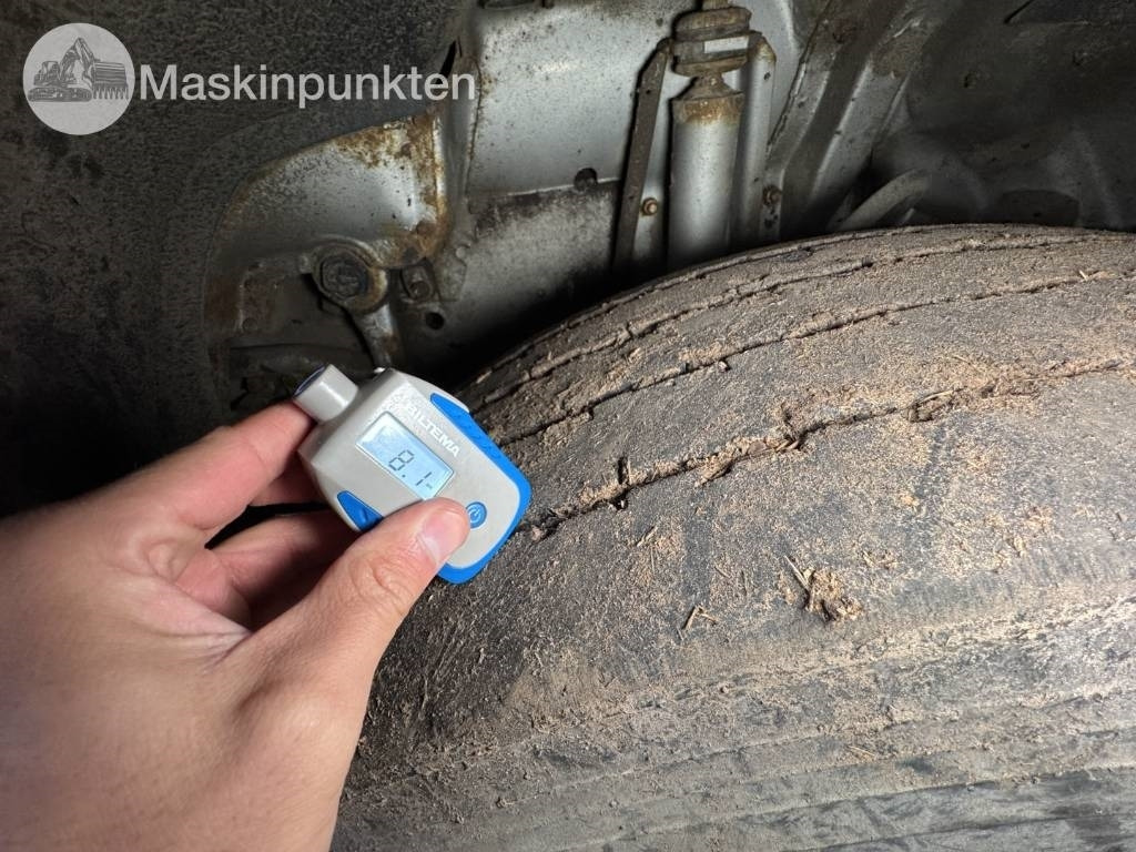 شاحنة قطع الأشجار Scania P 124 G med Timberman: صور 9