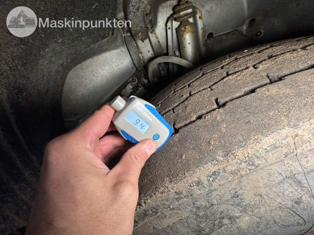 شاحنة قطع الأشجار Scania P 124 G med Timberman: صور 32