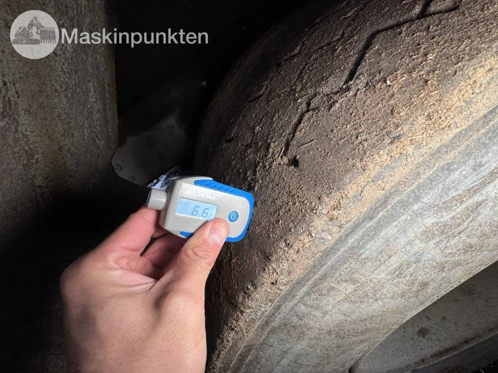 شاحنة قطع الأشجار Scania P 124 G med Timberman: صور 23