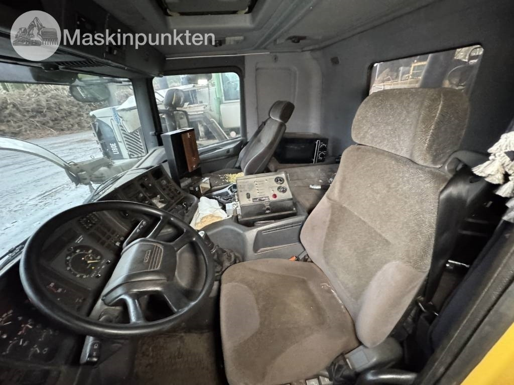 شاحنة قطع الأشجار Scania P 124 G med Timberman: صور 41