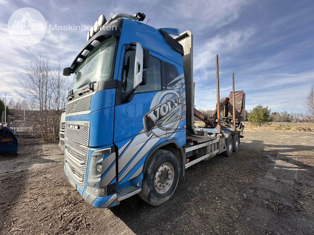 Volvo FH 16 750 - شاحنة قطع الأشجار: صور 1 Volvo FH 16 750 - شاحنة قطع الأشجار: صور 1