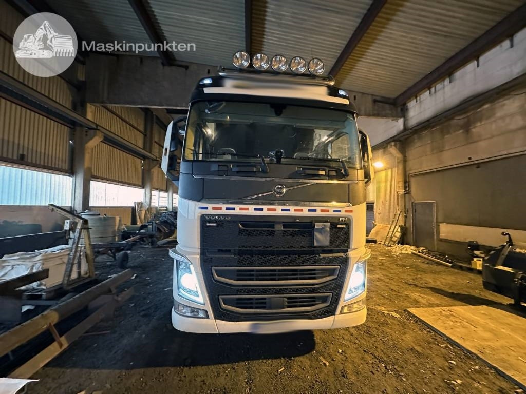 Volvo FH 500 TMA - شاحنة جرار: صور 4 Volvo FH 500 TMA - شاحنة جرار: صور 4