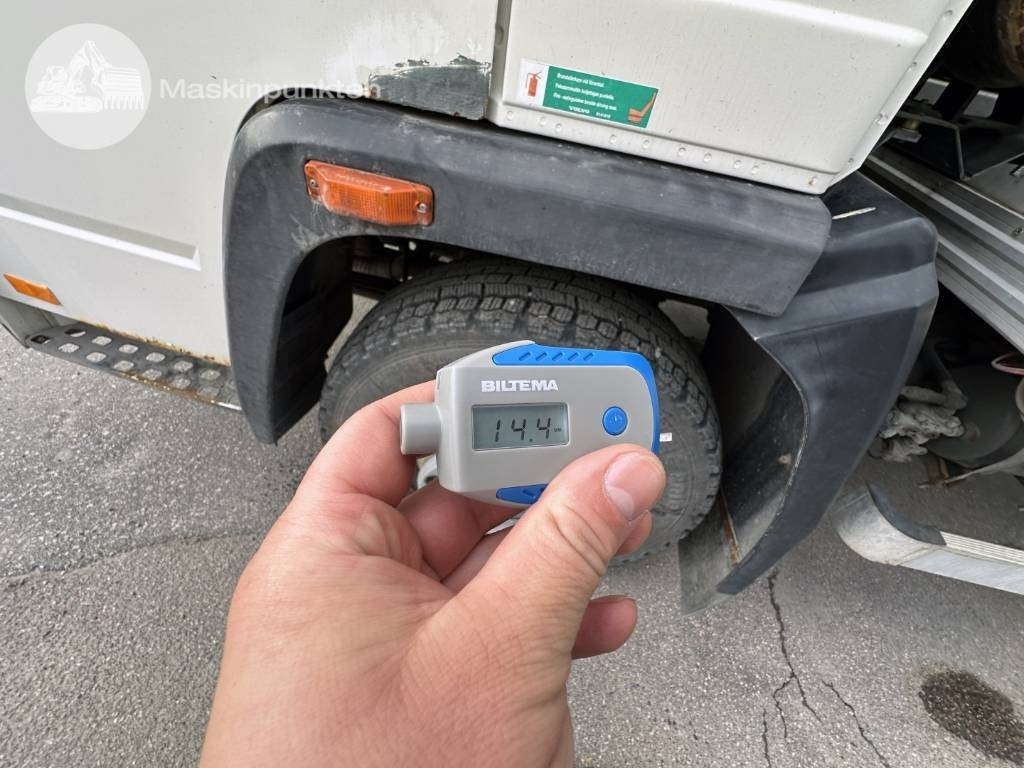 بصندوق مغلق شاحنة Volvo FL 610 Verkstadsinredd: صور 24
