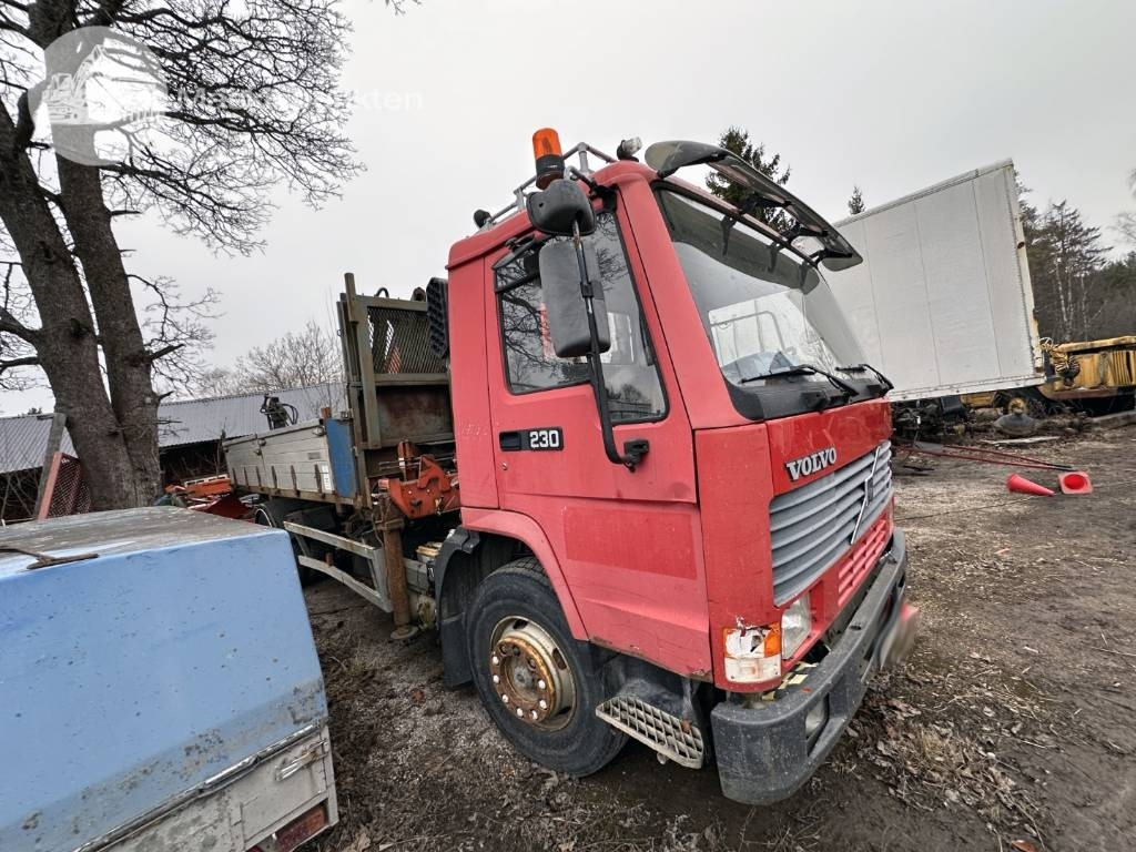 Volvo FL7 - شاحنة كرين: صور 1 Volvo FL7 - شاحنة كرين: صور 1