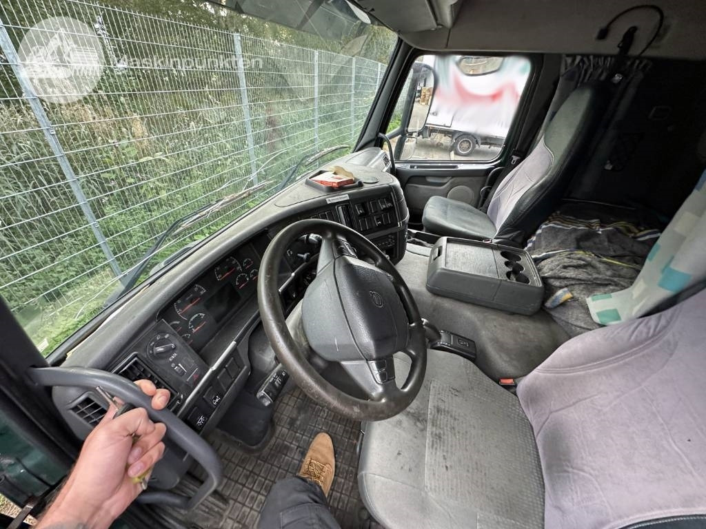 بصندوق مغلق شاحنة Volvo FM 9 300: صور 16