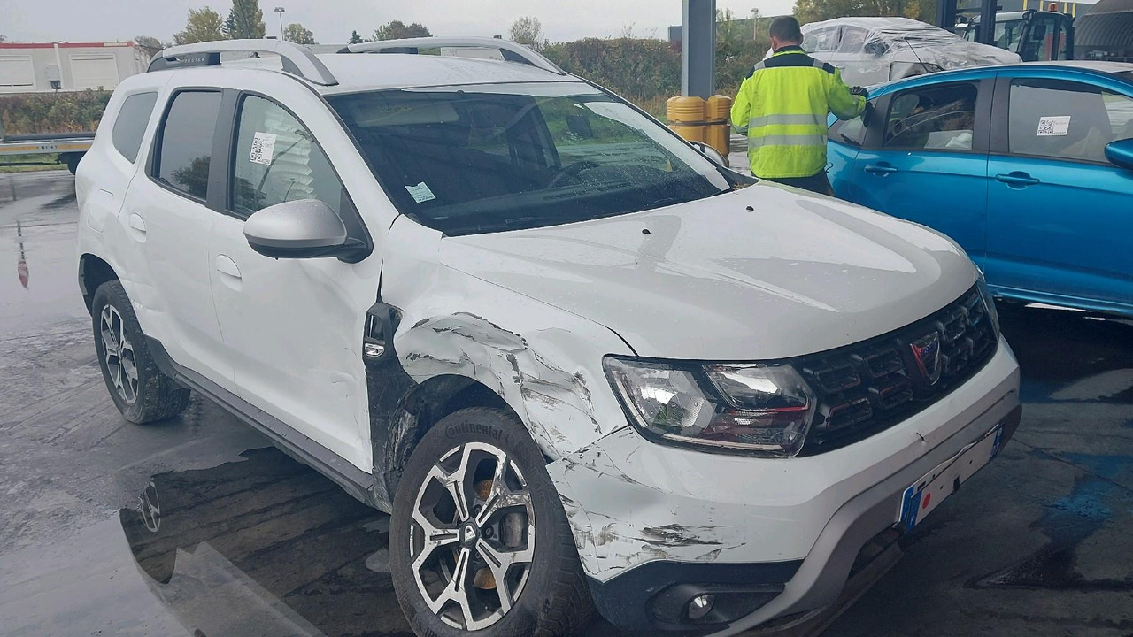 DACIA DUSTER II 1.5 BLUEDCI 115 - سيارة: صور 2 DACIA DUSTER II 1.5 BLUEDCI 115 - سيارة: صور 2