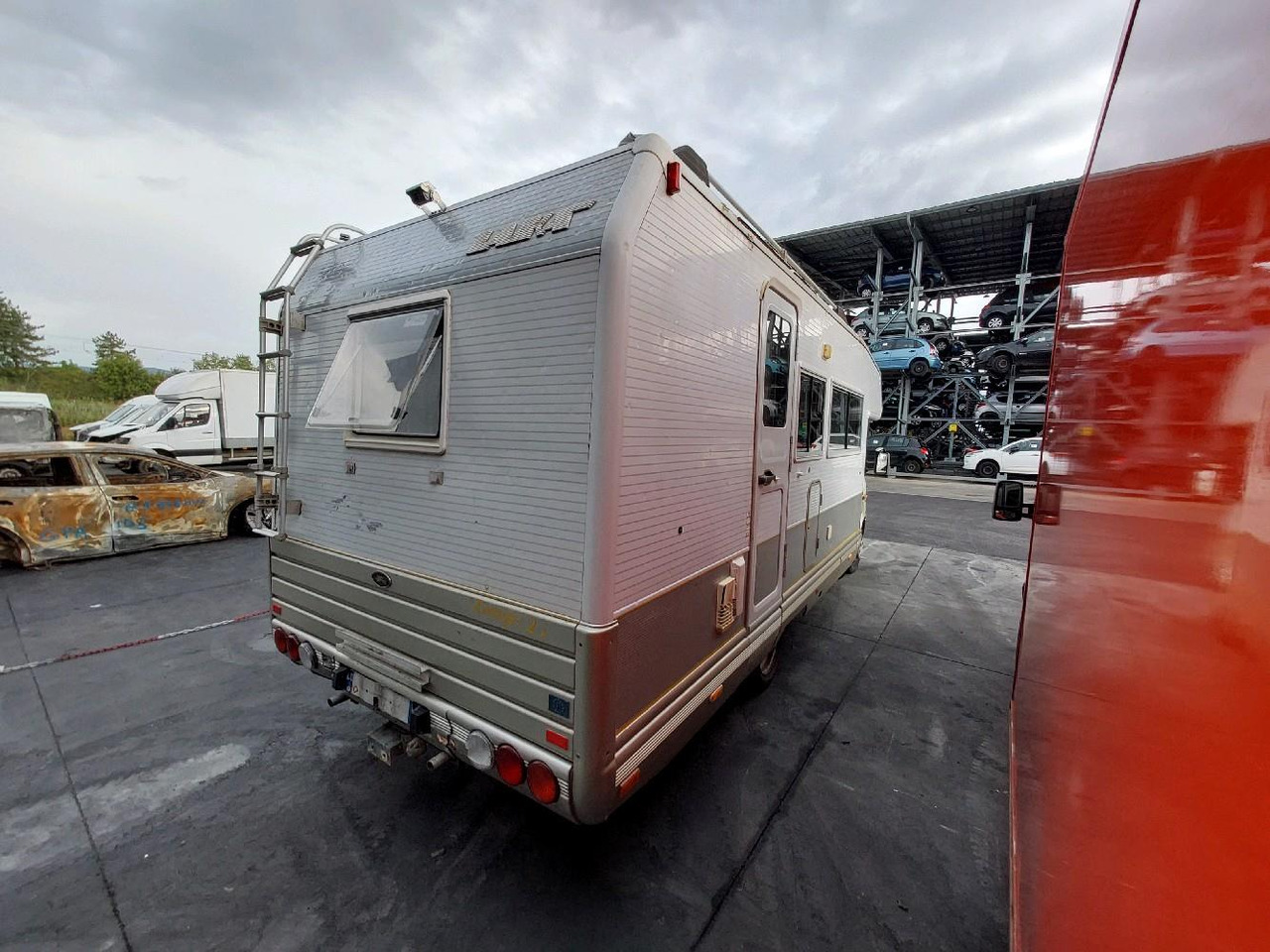 IVECO LAIKA 35.12 CAMPING 122 - موتر هوم سقف عالي: صور 4 IVECO LAIKA 35.12 CAMPING 122 - موتر هوم سقف عالي: صور 4