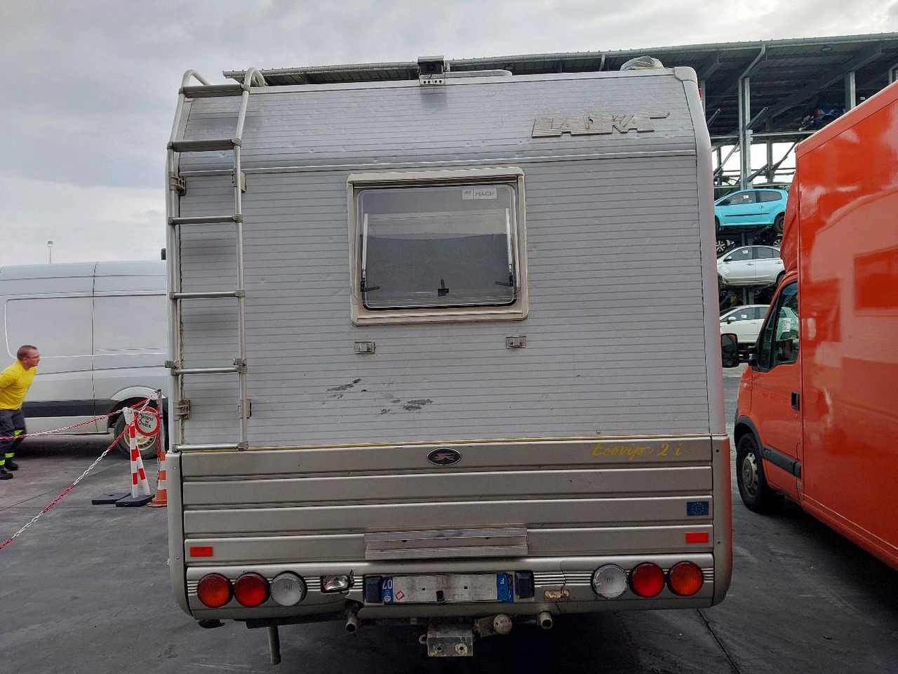 IVECO LAIKA 35.12 CAMPING 122 - موتر هوم سقف عالي: صور 5 IVECO LAIKA 35.12 CAMPING 122 - موتر هوم سقف عالي: صور 5