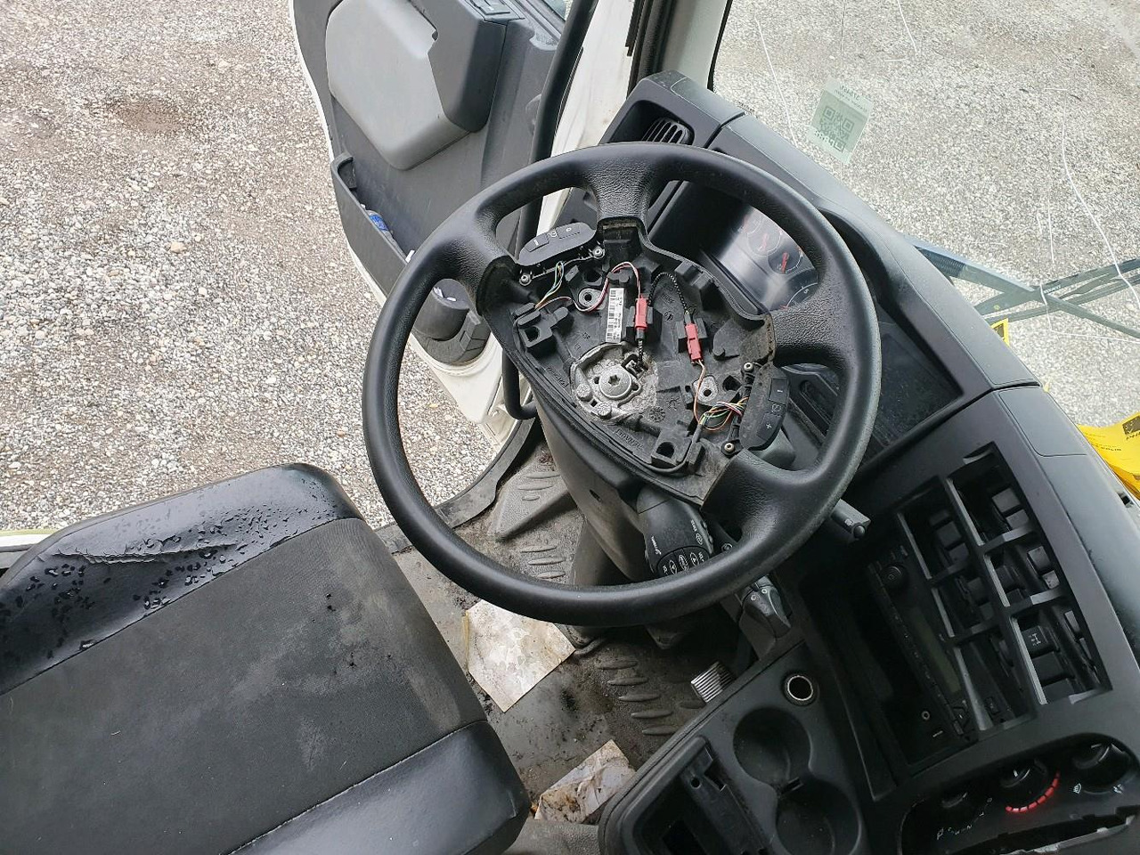 بصندوق مغلق شاحنة RENAULT D 12 DTI 215: صور 12
