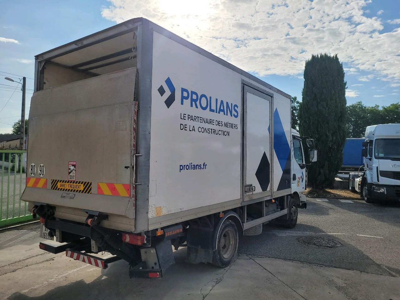 RENAULT MIDLUM 180 DXL - بصندوق مغلق شاحنة: صور 4 RENAULT MIDLUM 180 DXL - بصندوق مغلق شاحنة: صور 4