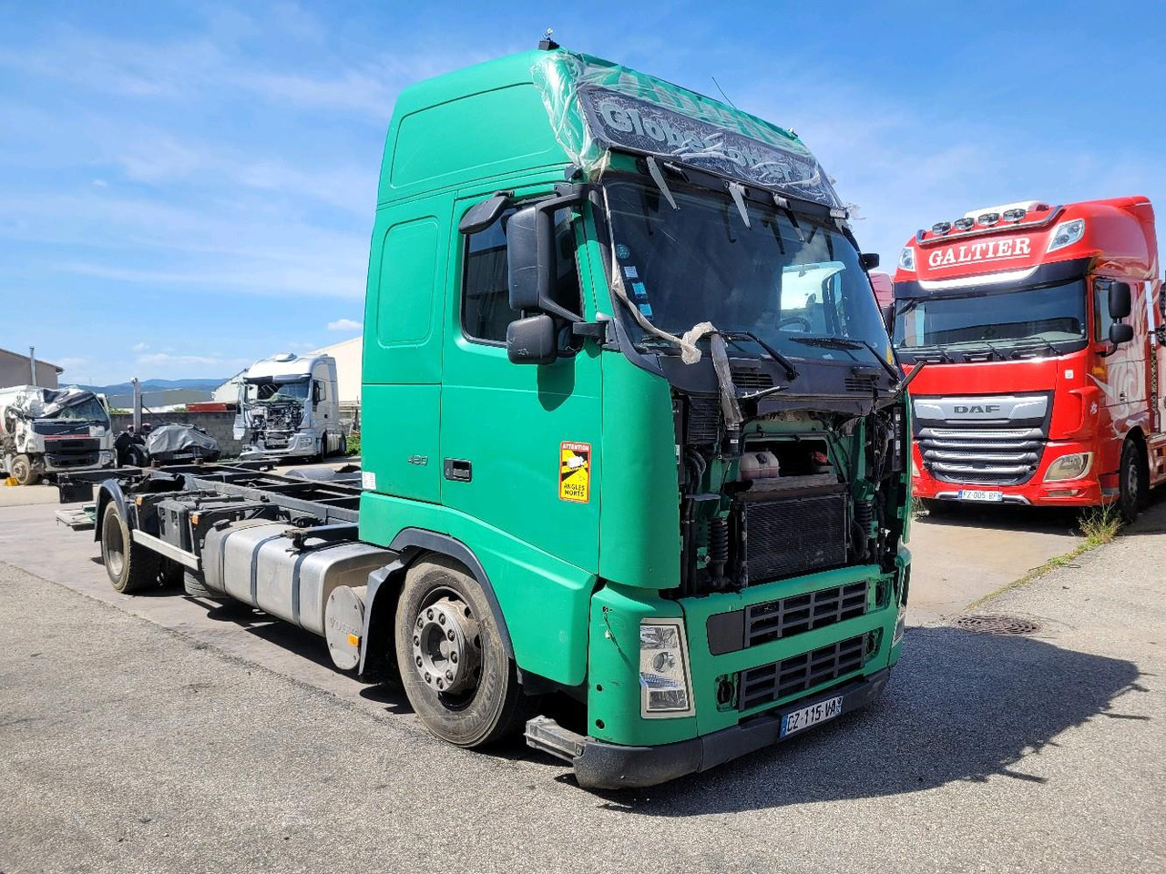 VOLVO FH12 420 GLOBETROTTER - شاحنات الحاويات/ جسم علوي قابل للتغيير شاحنة: صور 1 VOLVO FH12 420 GLOBETROTTER - شاحنات الحاويات/ جسم علوي قابل للتغيير شاحنة: صور 1