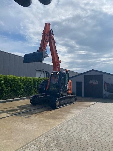 Hitachi ZX 135 US-6 - حفارات زحافة: صور 5 Hitachi ZX 135 US-6 - حفارات زحافة: صور 5