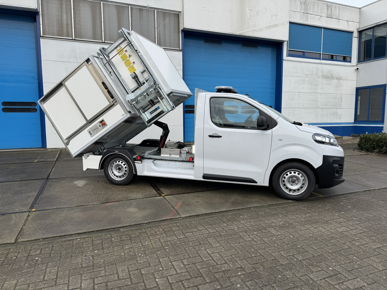 Citroen E-Jumpy veegvuil zijbelader seitenlader mullfahrzeug - قلاب صغير, فان كهربائية: صور 1 Citroen E-Jumpy veegvuil zijbelader seitenlader mullfahrzeug - قلاب صغير, فان كهربائية: صور 1