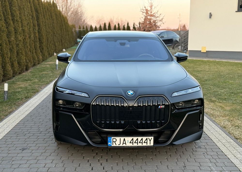 BMW Seria 7 M760e PHEV xDrive sport - سيدان: صور 3 BMW Seria 7 M760e PHEV xDrive sport - سيدان: صور 3
