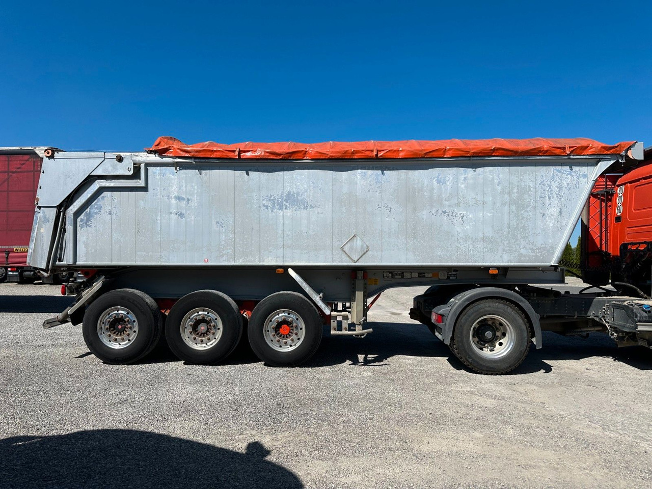 Benalu 25 m3 AXLE SAF HYDRAULIC BOARD - قلابة نصف مقطورة: صور 4 Benalu 25 m3 AXLE SAF HYDRAULIC BOARD - قلابة نصف مقطورة: صور 4
