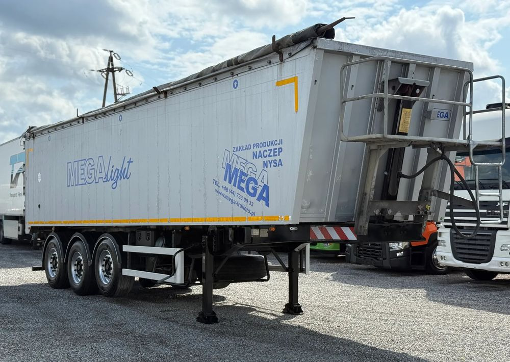 Mega 45m3 OSIE MEGA PODNOSZONA OŚ - قلابة نصف مقطورة: صور 1 Mega 45m3 OSIE MEGA PODNOSZONA OŚ - قلابة نصف مقطورة: صور 1
