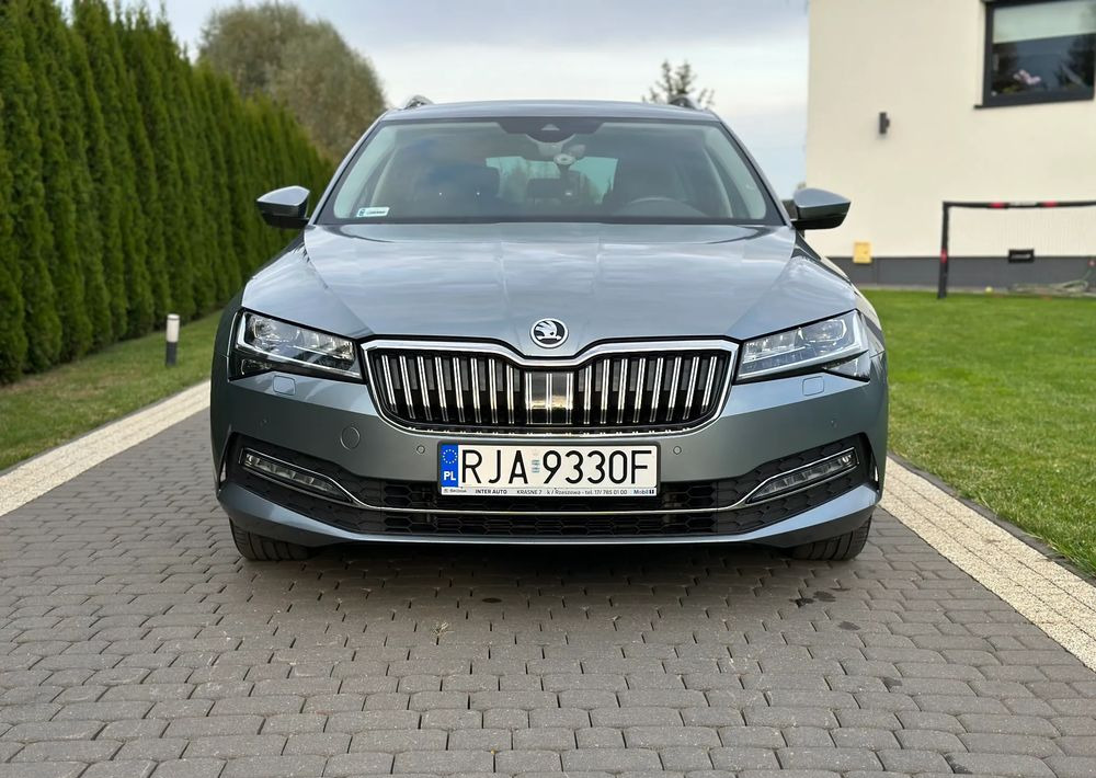 Skoda Superb 2.0 TDI SCR Style DSG - سيارة ستيشن: صور 2 Skoda Superb 2.0 TDI SCR Style DSG - سيارة ستيشن: صور 2