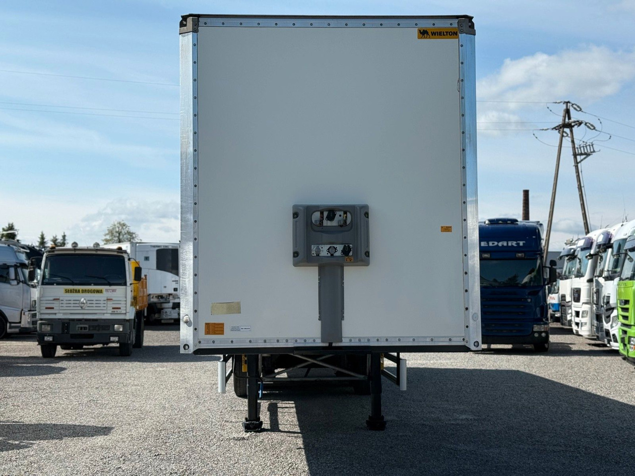 Wielton AXLE SAF BOX LIFTED AXLE - بصندوق مغلق نصف مقطورة: صور 2 Wielton AXLE SAF BOX LIFTED AXLE - بصندوق مغلق نصف مقطورة: صور 2