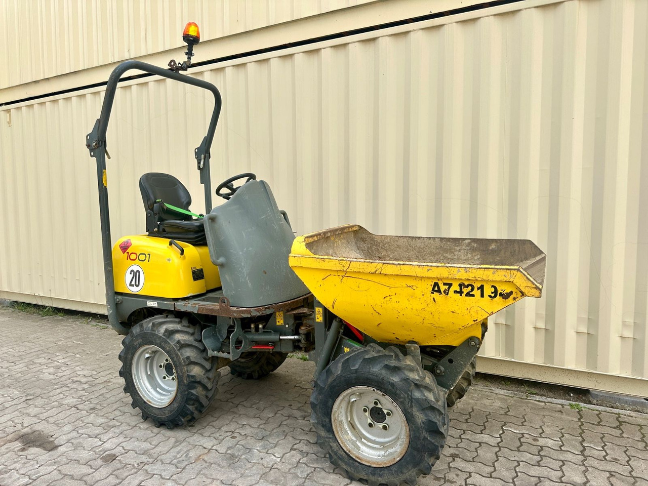 Wacker 1001 Hochkipper / 2016 BJ / 1.000 KG / 1.342 H - شاحنة قلابة صغيرة: صور 4 Wacker 1001 Hochkipper / 2016 BJ / 1.000 KG / 1.342 H - شاحنة قلابة صغيرة: صور 4