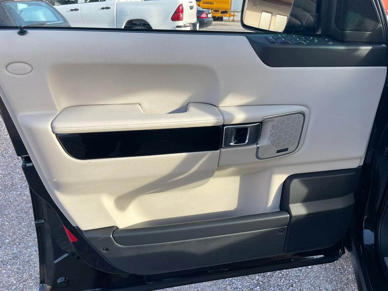 سيارة دفع رباعي Land Rover Range Rover Vogue 4.4 TDV8: صور 14