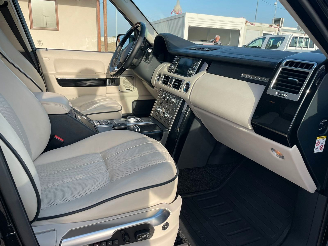 سيارة دفع رباعي Land Rover Range Rover Vogue 4.4 TDV8: صور 11