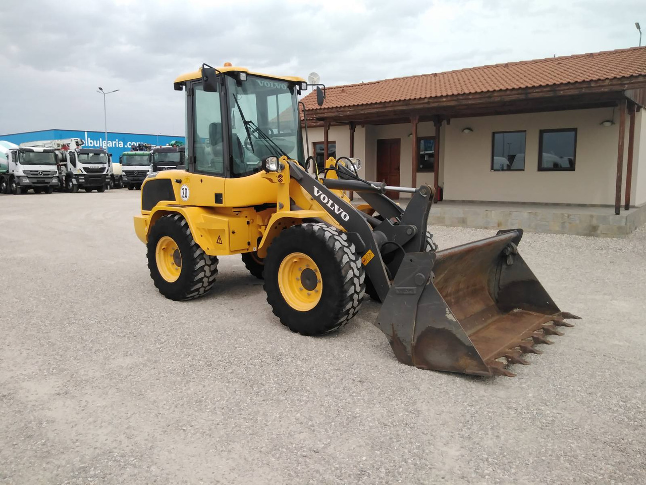 VOLVO L30G - اللودر بعجل: صور 1 VOLVO L30G - اللودر بعجل: صور 1