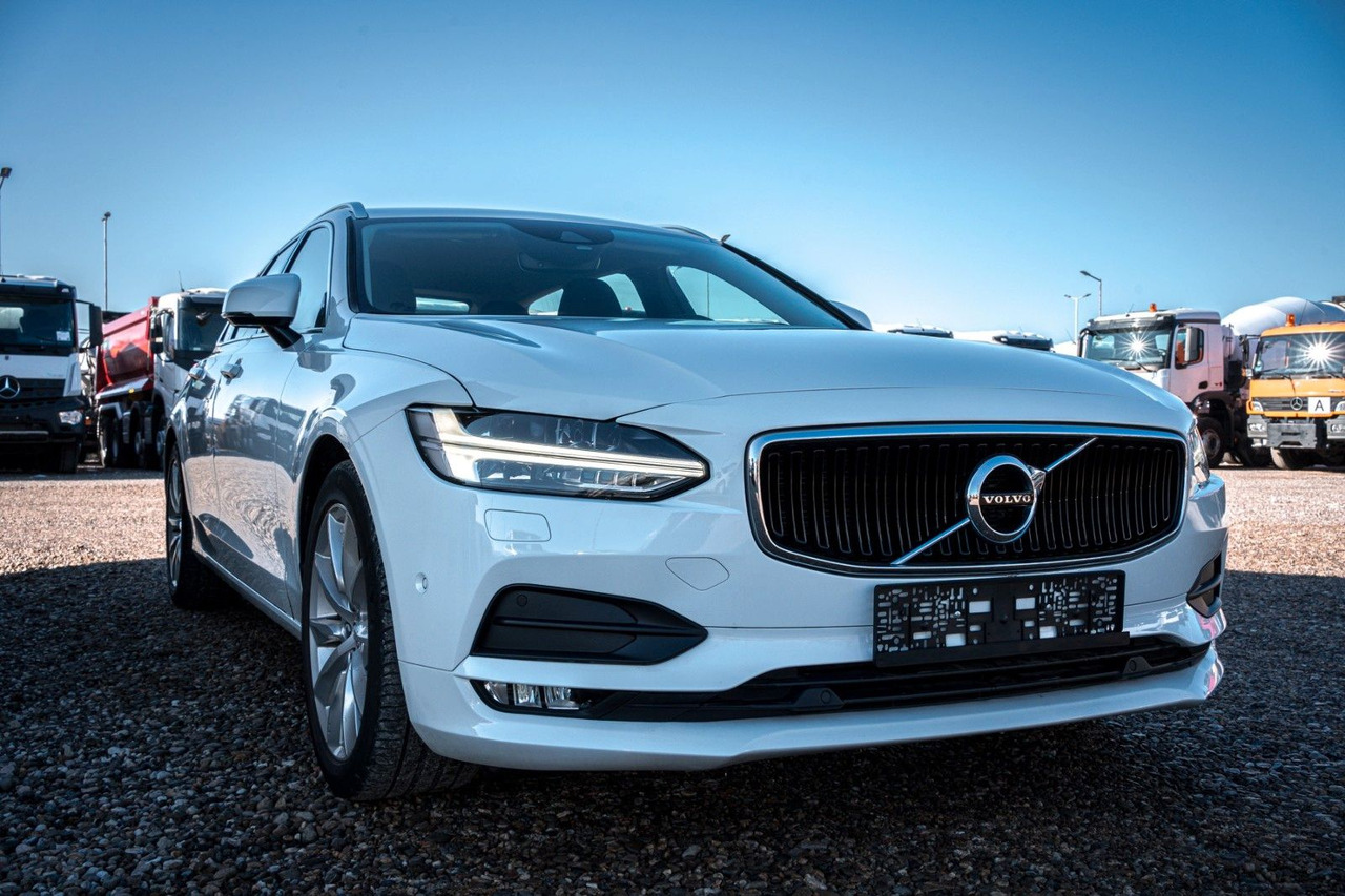 Volvo V90 D4 Momentum 2.0D - سيارة: صور 4 Volvo V90 D4 Momentum 2.0D - سيارة: صور 4