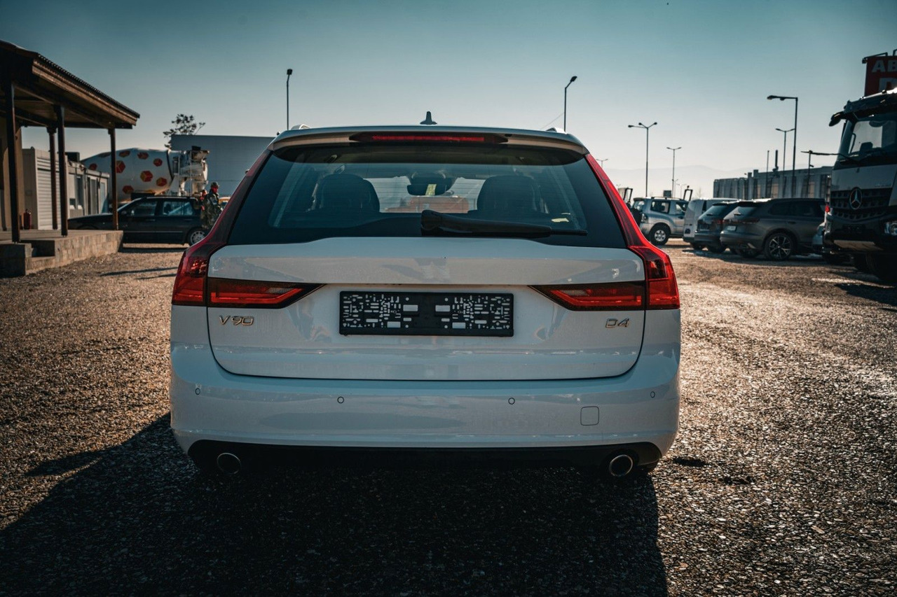 Volvo V90 D4 Momentum 2.0D - سيارة: صور 5 Volvo V90 D4 Momentum 2.0D - سيارة: صور 5