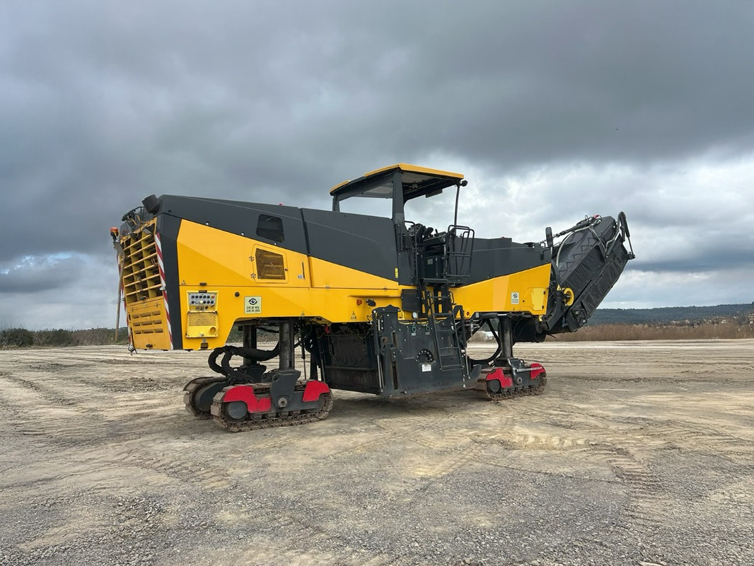 آلة أسفلت BOMAG DE BM 2200/75 Stage IV/Tier 4f: صور 33 آلة أسفلت BOMAG DE BM 2200/75 Stage IV/Tier 4f: صور 33