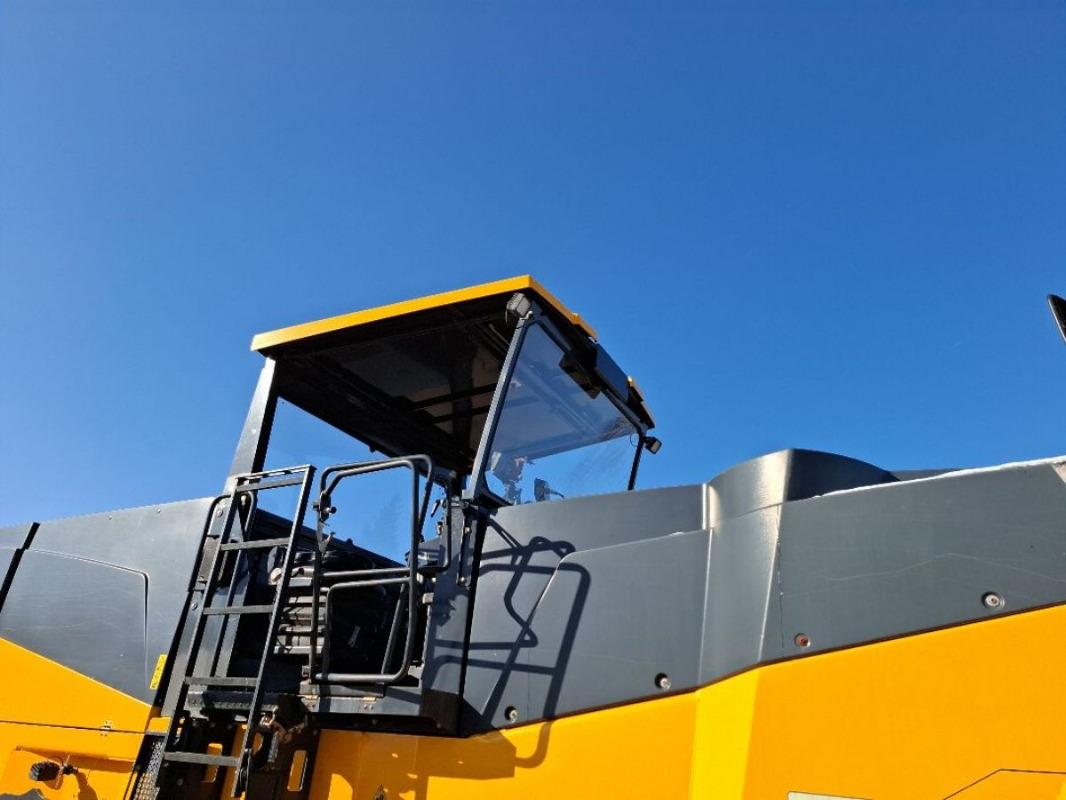 آلة أسفلت BOMAG DE BM 2200/75 Stage IV/Tier 4f: صور 25 آلة أسفلت BOMAG DE BM 2200/75 Stage IV/Tier 4f: صور 25