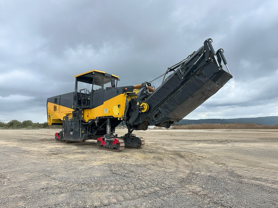 آلة أسفلت BOMAG DE BM 2200/75 Stage IV/Tier 4f: صور 35 آلة أسفلت BOMAG DE BM 2200/75 Stage IV/Tier 4f: صور 35