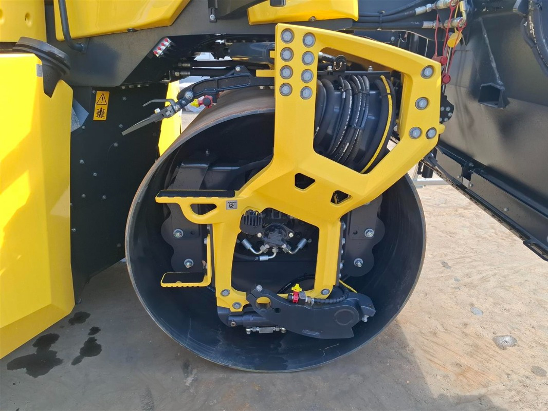 مدحلة الأسفلت BOMAG DE BW 174 AP-5 AM Hybrid Stage V/Tier 4f: صور 12