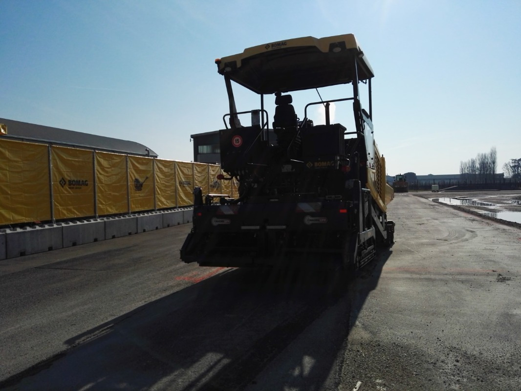 BOMAG IT BF 600 P-2 S500 Stage IV/Tier 4f - العامل بالقار: صور 3 BOMAG IT BF 600 P-2 S500 Stage IV/Tier 4f - العامل بالقار: صور 3