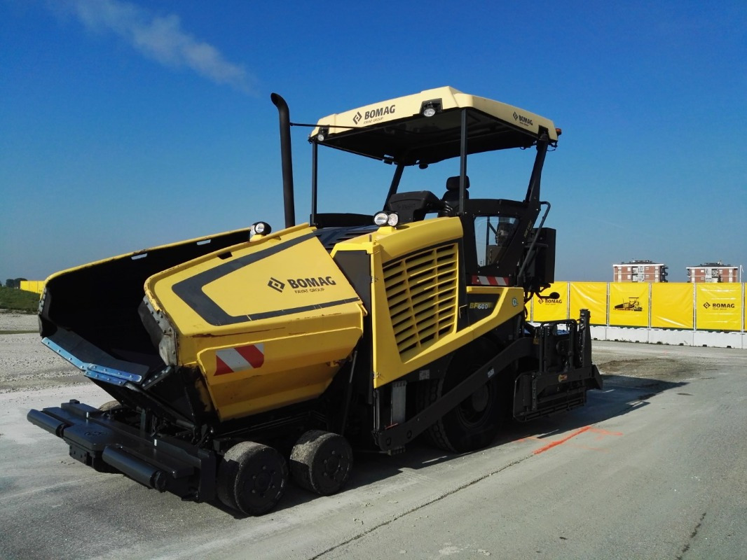 BOMAG IT BF 600 P-2 S500 Stage IV/Tier 4f - العامل بالقار: صور 1 BOMAG IT BF 600 P-2 S500 Stage IV/Tier 4f - العامل بالقار: صور 1