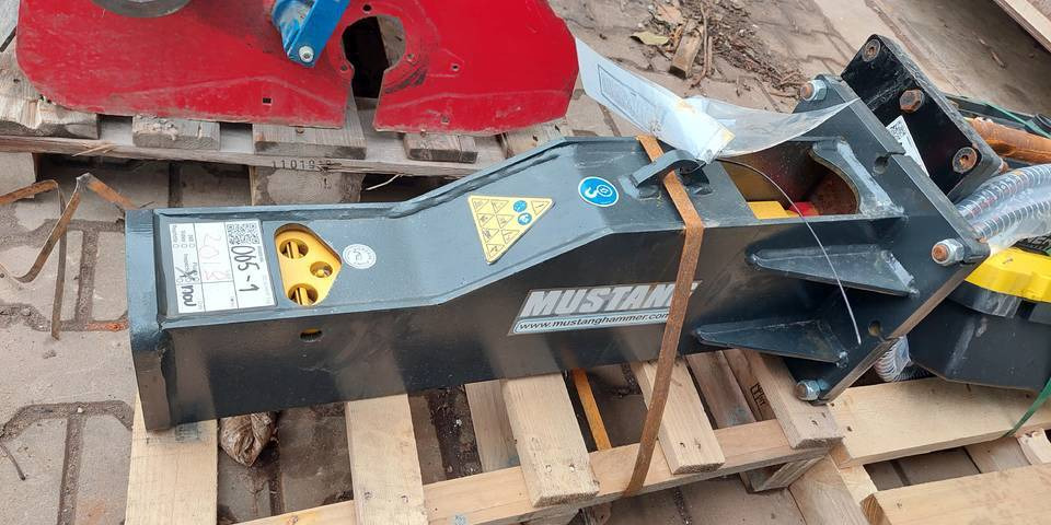 Młot wyburzoniewy Mustang HM100 do minikoparki - مطرقة هيدروليكية - آلات البناء: صور 3 Młot wyburzoniewy Mustang HM100 do minikoparki - مطرقة هيدروليكية - آلات البناء: صور 3