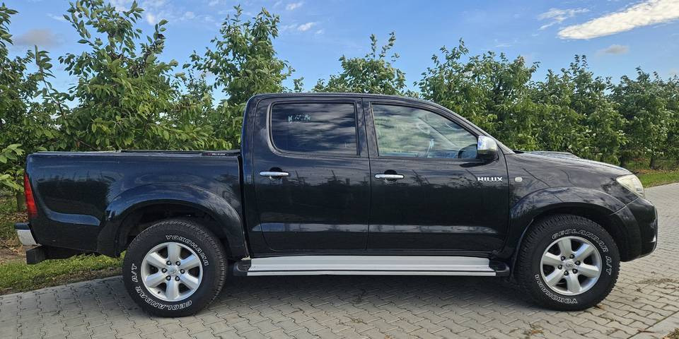 Toyota Hilux 3.0 SR5 automat 4x4 - شاحنة البيك أب: صور 4 Toyota Hilux 3.0 SR5 automat 4x4 - شاحنة البيك أب: صور 4