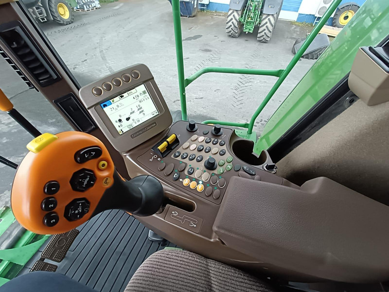 حصادة شاملة John Deere T550: صور 15