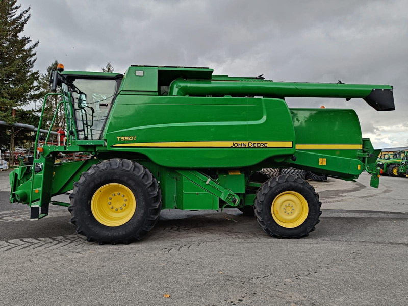 حصادة شاملة John Deere T550: صور 6