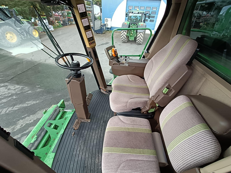 حصادة شاملة John Deere T550: صور 10