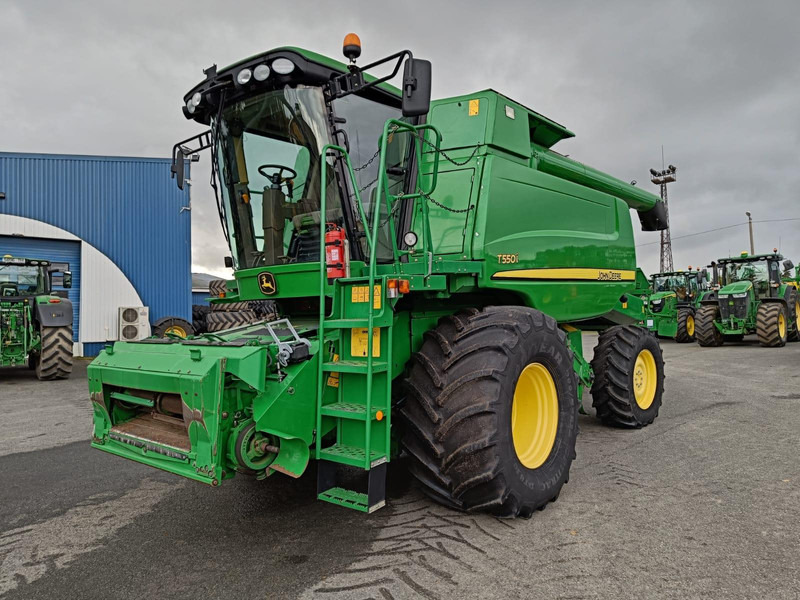 حصادة شاملة John Deere T550: صور 7