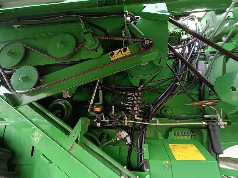 حصادة شاملة John Deere T550: صور 11