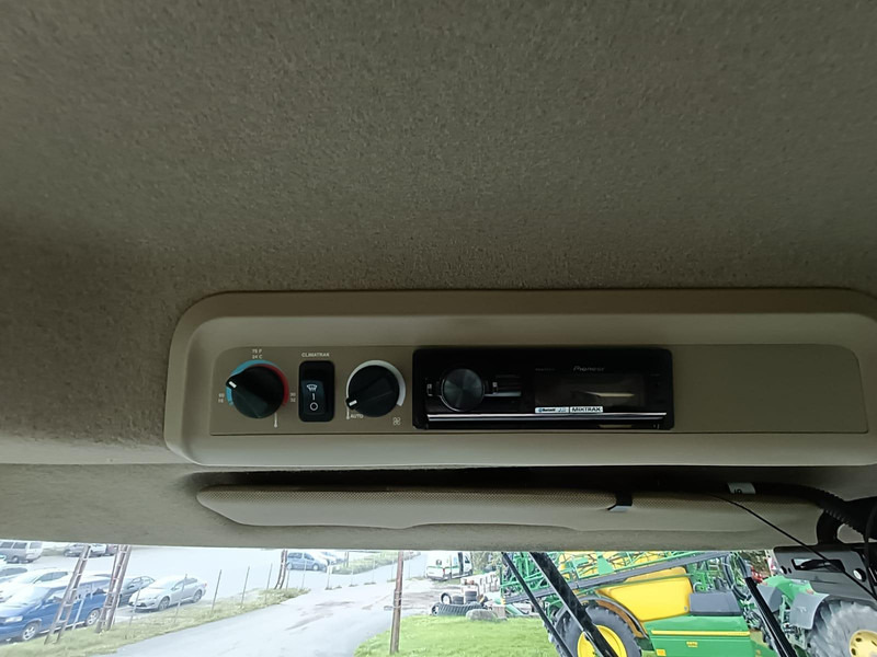 حصادة شاملة John Deere T550: صور 14