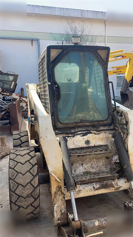 BOBCAT S220 - شيول صغير: صور 2 BOBCAT S220 - شيول صغير: صور 2