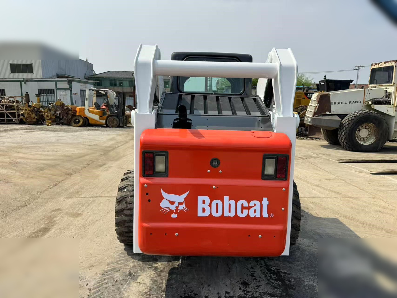 BOBCAT S300 - شيول صغير: صور 5 BOBCAT S300 - شيول صغير: صور 5