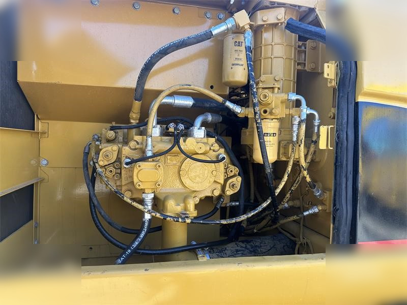 CATERPILLAR 320BL - حفارات زحافة: صور 5 CATERPILLAR 320BL - حفارات زحافة: صور 5