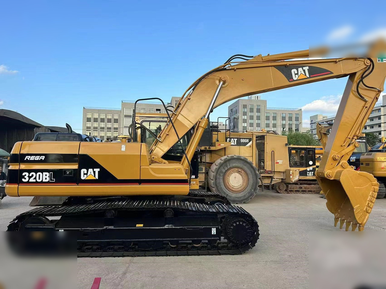 CATERPILLAR 320BL - حفارات زحافة: صور 5 CATERPILLAR 320BL - حفارات زحافة: صور 5