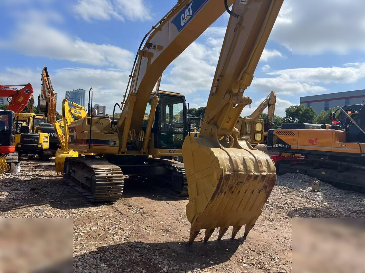 CATERPILLAR 320BL - حفارات زحافة: صور 2 CATERPILLAR 320BL - حفارات زحافة: صور 2