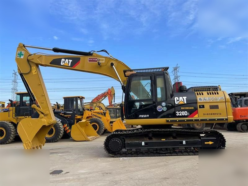 CATERPILLAR 320D2 - حفارات زحافة: صور 1 CATERPILLAR 320D2 - حفارات زحافة: صور 1