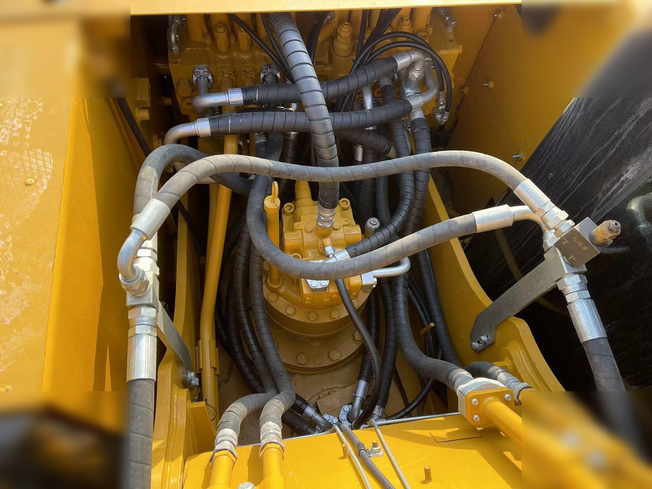 CATERPILLAR 320D2 - حفارات زحافة: صور 5 CATERPILLAR 320D2 - حفارات زحافة: صور 5
